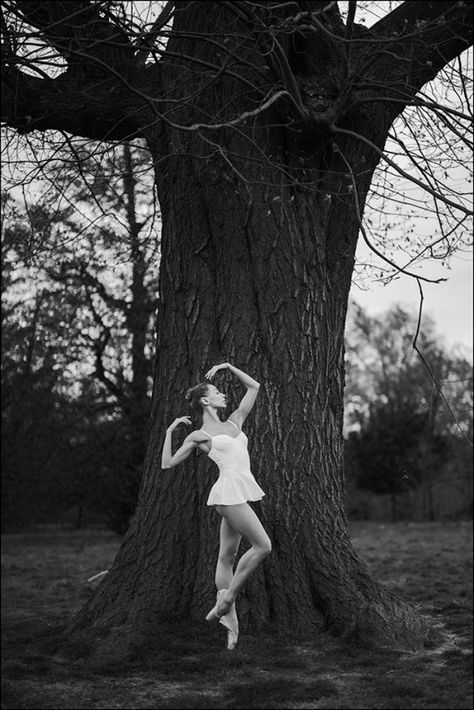 Outdoor Dance Photography, Ballet Photography Poses, Kensington Gardens London, Ballerina Photography, Ballet Dance Photography, Dance Photo Shoot, Dance Picture Poses, Ballerina Project, Dancer Photography