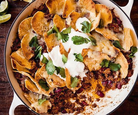 This recipe for yummy chilli with nacho cheese was recommended by the Hairy Bikers... Chilli Nachos, Nachos And Cheese, Hairy Bikers Recipes, Nacho Toppings, Nachos Beef, Nachos Recipe, Smitten Kitchen, Nacho Cheese, New Cookbooks