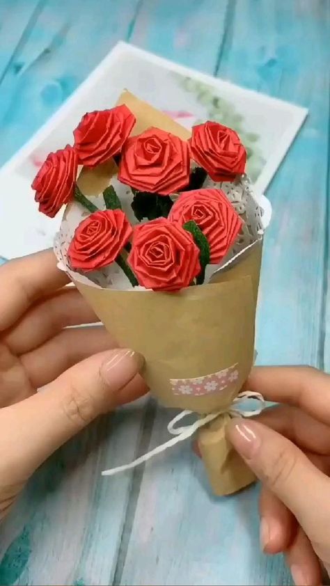 creative handicrafts😍 in 2022 | Handmade crafts gifts, Paper crafts, Paper bouquet diy Crafts Teens, Diy Rose Bouquet, Saint Valentin Diy, Valentines Bricolage, Hadiah Diy, Kraf Kertas, Handmade Crafts Gifts, Diy Pencil, Fleurs Diy