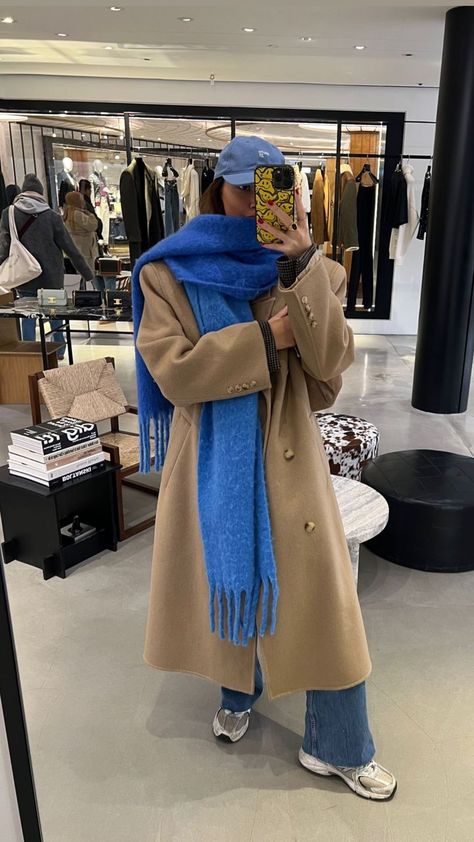 Stylish luxury winter getaway outfits. Coat Inspo Outfit, Winter Outfits With Gloves, European Winter Aesthetic, Winter Coat Aesthetic, Blue Scarf Outfit, Paris Winter Outfits, Balaclava Outfit, Europe Winter Outfits, Mode Au Ski