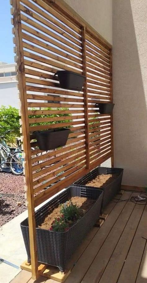 Wood Privacy Fence, Pavers Backyard, Privacy Fence Designs, Backyard Privacy, Wood Decoration, Privacy Screen Outdoor, Outdoor Privacy, Decorating Ideas On A Budget, Deck Decorating Ideas