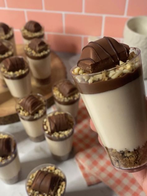 Dolci Finger Food, Dessert Shooters Recipes, Shooter Recipes, Dessert Cups Recipes, Dessert Shooters, Mini Dessert Cups, Cheesecake Cups, Chocolate Hazelnut Spread, Cheesecake Desserts