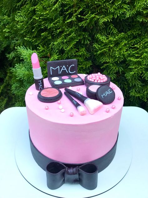 Makeup Theme Cake, Birthday Dinner Dresses, Barbie Backdrop, Birthday Party For Adults, Barbie Themed Birthday Party, Barbie Themed Cake, Barbie Party Ideas, Doll Cake Designs, Party For Adults