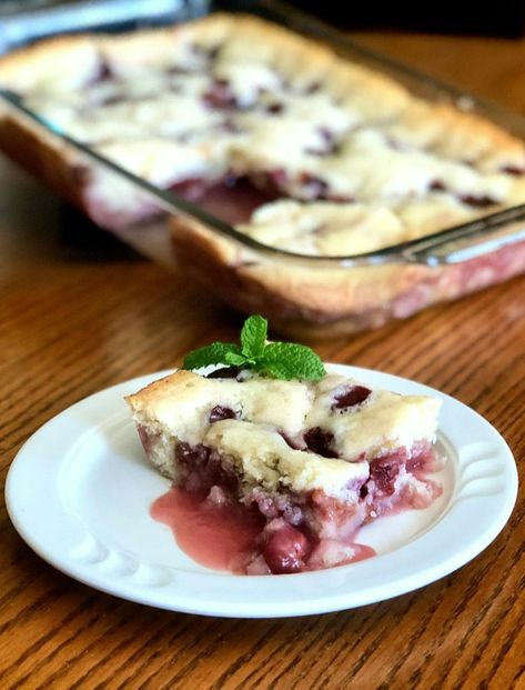 Cherry Pudding Cake, Best Dump Cake Recipes, Potluck Recipes Dessert, Cherry Pudding, Cherry Pineapple Dump Cake, Cherry Dump Cake, Potluck Desserts, Apple Dump Cakes, Fruit Cobbler