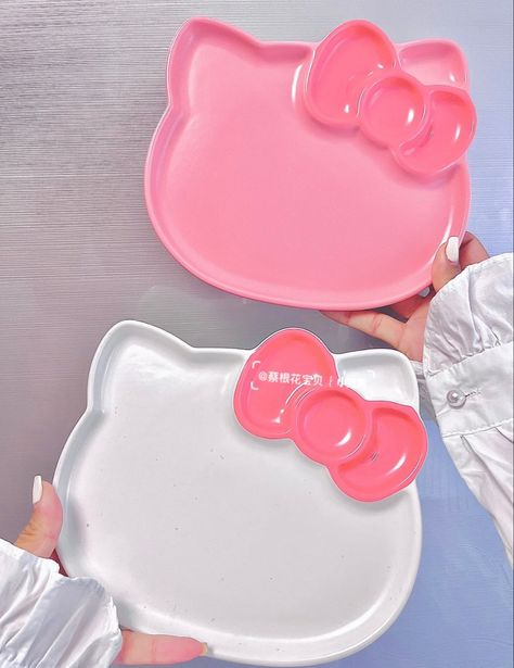 Easy Clay Sculptures, Diy Hello Kitty, Hello Kitty House, Clay Plates, Hello Kitty Characters, Clay Diy Projects, Clay Crafts Air Dry, Hello Kitty My Melody, Cute Clay