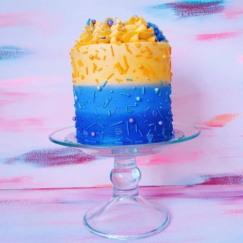 Blue Yellow Cake Ideas, Yellow Blue Cake Birthday, Blue And Orange Cake Ideas, Yellow Sonic Cake, Blue And Yellow Cake Ideas, Blue And Yellow Birthday Cake, Blue And Orange Cake, Blue And Yellow Cake, Blue Drip Cake