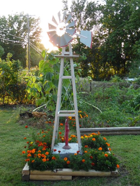 windmill bed Backyard Windmill, Yard Windmill, Flower Beds Ideas, Kawaii Interior, Front Yards Diy, Windmill Landscaping, Diy Flower Beds, Shed Landscaping, Beds Ideas