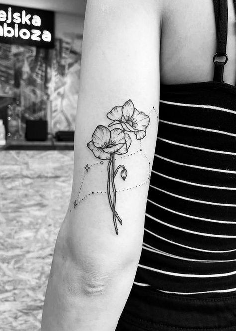 Poppy Leo Tattoo, Tattoo Leo, Pencil Picture, Poppy Tattoo, Leo Constellation, Poppies Tattoo, Leo Tattoos, Tasteful Tattoos, Sun Tattoos