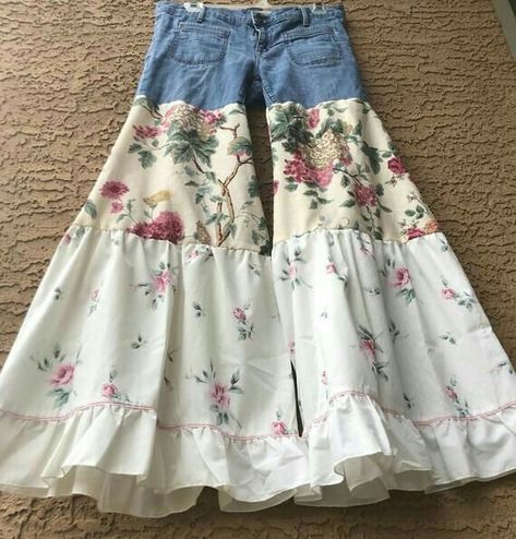 Vestiti In Jeans, Pants Ideas, Skirt Inspiration, Clothing Crafts, Upcycle Clothes Diy, Mode Hippie, Creative Clothes, Hippie Chick, Mode Boho