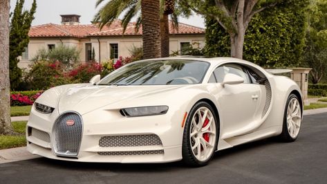 This is what having billions does for you… Xe Bugatti, Bugatti Models, French Luxury Brands, Pagani Huayra, Bugatti Cars, Old Race Cars, Bugatti Chiron, White Car, Bugatti Veyron