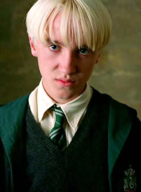 Draco Malfoy in their third year at Hogwarts Harry Potter Vs Twilight, Tom Felton Draco Malfoy, Emo Kid, Harry Potter Jokes, Harry Potter Obsession, Tom Felton, Mischief Managed, Harry Potter Funny, Harry Potter Memes