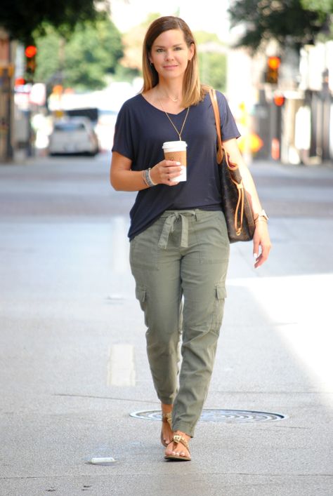 Fall Transition Outfits: Olive Cargo Pants #easyoutfits #ifeelpretty #style… Olive Cargo Pants Outfit, Olive Pants Outfit, Olive Cargo Pants, Joggers Outfit Women, Green Pants Outfit, Jogger Outfit, Olive Jeans, Pants Outfit Fall, Olive Pants