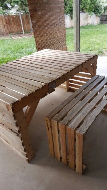 Picnic Table Out Of Pallets, Pallet Picnic Table Diy, Picnic Table From Pallets, Pallet Table Outdoor, Pallet Picnic Tables, Build A Picnic Table, Palette Table, Pallet Furniture Ideas, Wood Chair Diy