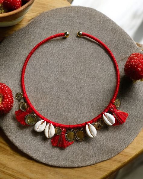 Bohemian Handmade Red Hasli Necklace. Follow @jewelwati for more. •Free shipping on every prepaid order. •COD Available •Easy returns/exchange •To place order click the website link in bio 💻 •You can also DM us / WhatsApp on 9330793275 to order. . . . . #handmadejewelry #handmadenecklace #haslinecklace #bohojewelry #bohojewellery . . . . ( boho jewellery, handmade jewelry, hasli necklace, handmade necklace, bohemian jewellery) Handmade Jewellery Design, Garba Choli, Mirror Jewellery, Hasli Necklace, Painting Colour, Navratri Collection, Boho Jewelry Diy, Trees Wallpaper, Thread Bangles Design