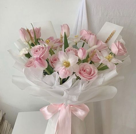 Light Pink flower bouquet | Aesthetic Flowers Light Pink White Aesthetic, Light Pink And White Widget, Simple Pink Flower Bouquet, Light Pink Aesthetic Room Decor, Light Pink And White Flowers, Pastel Pink Flowers, Pink And White Birthday Aesthetic, Light Pink And White Aesthetic, Soft Pink Bouquet