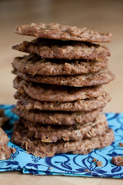 Cookies Toffee Bits, Oatmeal Toffee Cookies, Lace Cookies, Toffee Cookies, Crispy Cookies, Shortbread Recipes, Toffee Bits, Oatmeal Cookie Recipes, 2022 Christmas