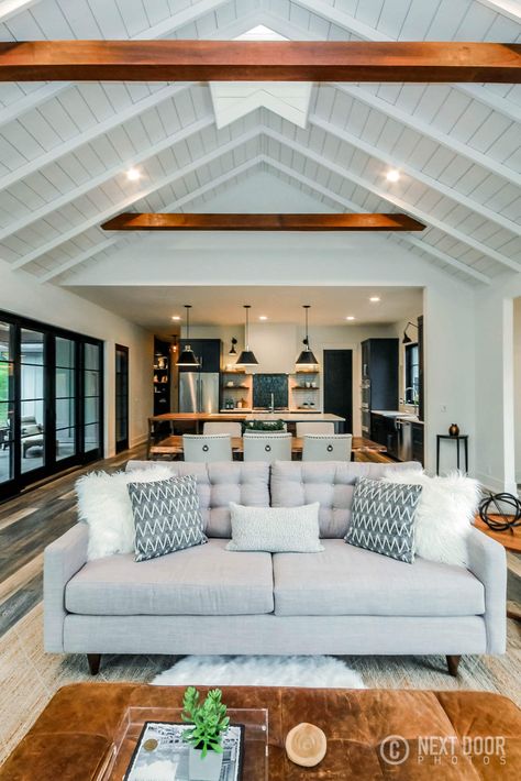 Shiplap Living Room, Cathedral Ceiling Living Room, Vaulted Ceiling Lighting, Pitched Ceiling, Vaulted Ceiling Living Room, Shiplap Ceiling, Open Ceiling, Living Room Images, Kitchen Design Trends