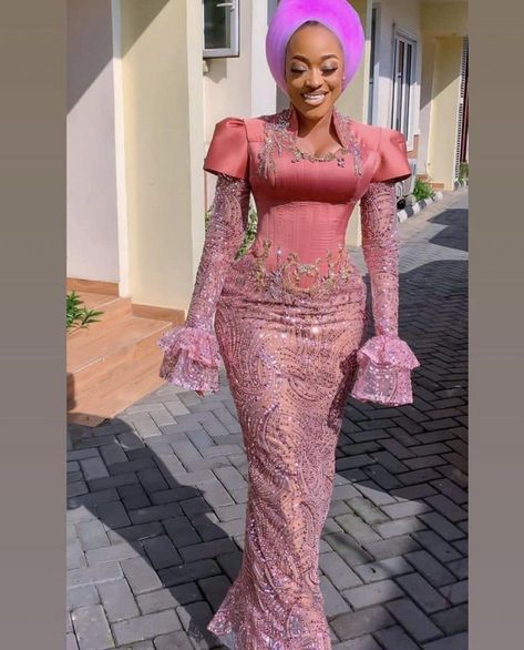 Latest and Best Asoebi Styles for Wedding Guests 2022/2023. - Ladeey Women Wedding Outfit, Asoebi Lace Styles, Outfit Engagement, Aso Ebi Lace, Aso Ebi Lace Styles, Engagement Gown, Dresses Floor Length, Nigerian Lace Styles Dress, Nigerian Lace Styles