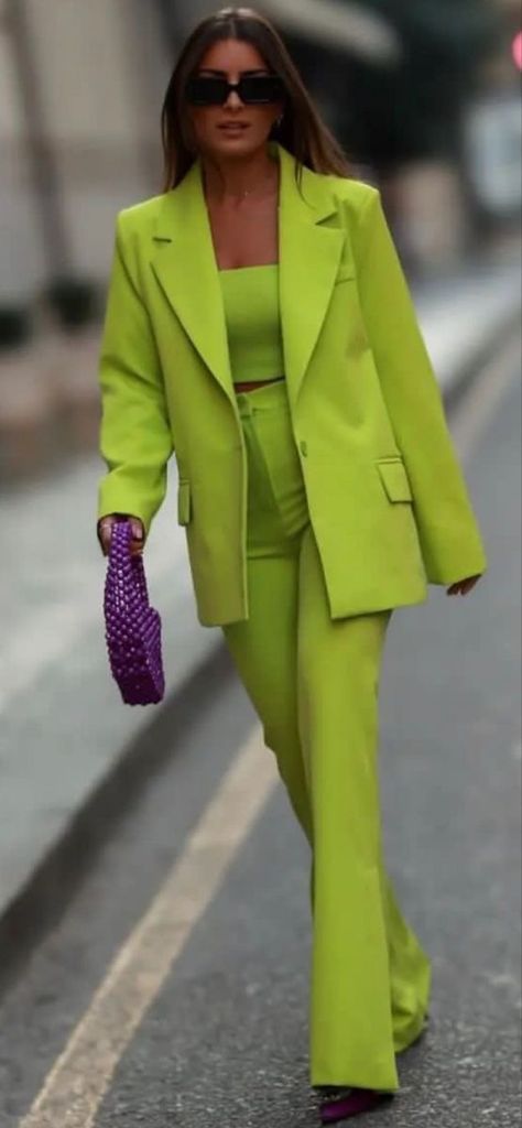 Green Suit Women, Style Vert, Tuxedo Women, Waterproof Pants, Purple Pants, Movies Outfit, Pantsuits For Women, Vintage Pants, Clothing Hacks