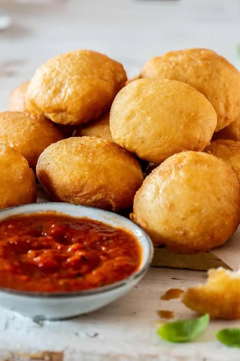 Fried Pizza Dough Recipes, Fried Pizza Recipe, Deep Fried Pizza Rolls, Pizza Dough Balls Recipe, Deep Fried Pizza Dough, Pizza Balls With Pizza Dough, Doughball Recipes, Fried Dough Balls Recipe, Fried Pizza Dough