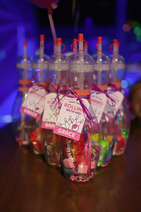 Pink bowling party: Grace is 4! - Chickabug Diy Lootbags Ideas Birthday Parties, Tenpin Bowling Party Ideas, Bowling Birthday Party Favors, Bowling Alley Party, Kids Bowling Party, Bowling Party Themes, Birthday Bowling, Bowling Party Favors, Glow Bowling