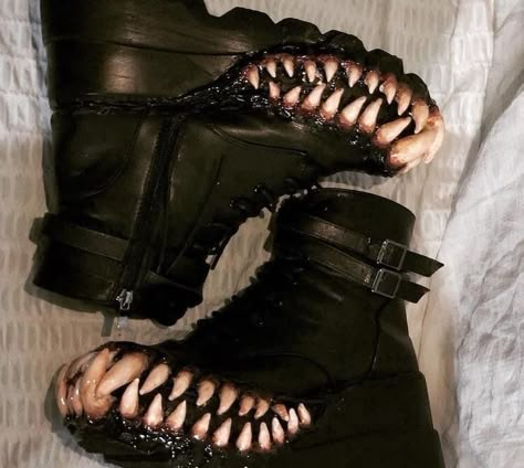 Cryptid Shoes, Custom Combat Boots, Weirdcore Shoes, Teeth Boots, Dnd Boots, Monster Shoes, Boots Diy, Punk Boots, Bone Shoes