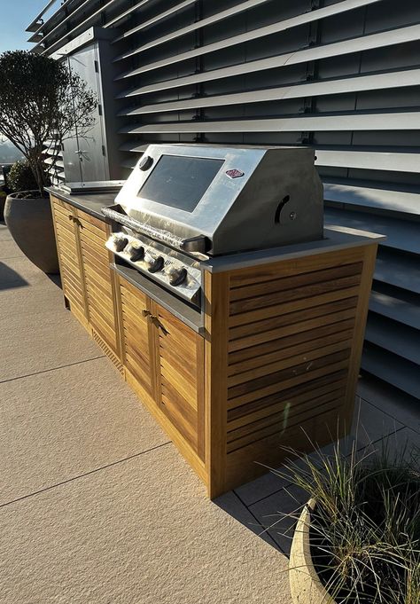 The elegant solution for outdoor dining, our freestanding Iroko outdoor kitchen with built-in BBQ, ice bucket, and fridge is perfect for alfresco hosting on summer days. . Head to our website to see the full project! #BBQ #outdoorkitchen #outdoordining #outdoorkitchen #backyardmakeover Native Kitchen, Small Bbq, Outside Toilet, Corner Window, Built In Bbq, Bbq Kitchen, Bbq Area, Door Sets, Backyard Makeover