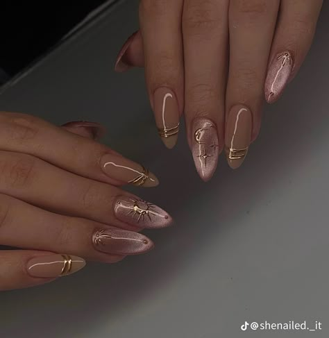 Korean Nail Art Almond Shape, Ny Nails, Emerald Nails, Punk Nails, Minimal Nails, Casual Nails, Oval Nails, Luxury Nails, Minimalist Nails