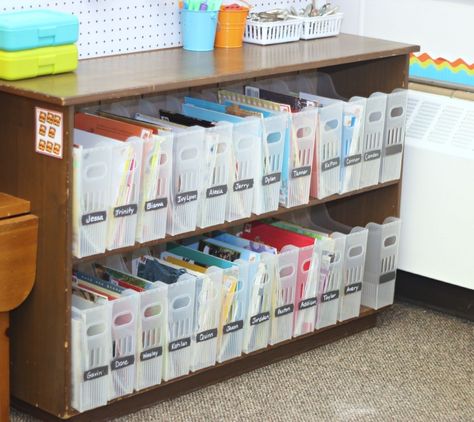 Daily 5 Kindergarten, Student Book Boxes, Ways To Organize Your Home, Kindergarten Organization, Student Storage, Differentiated Kindergarten, Phonics Resources, Read To Self, Morning Tubs