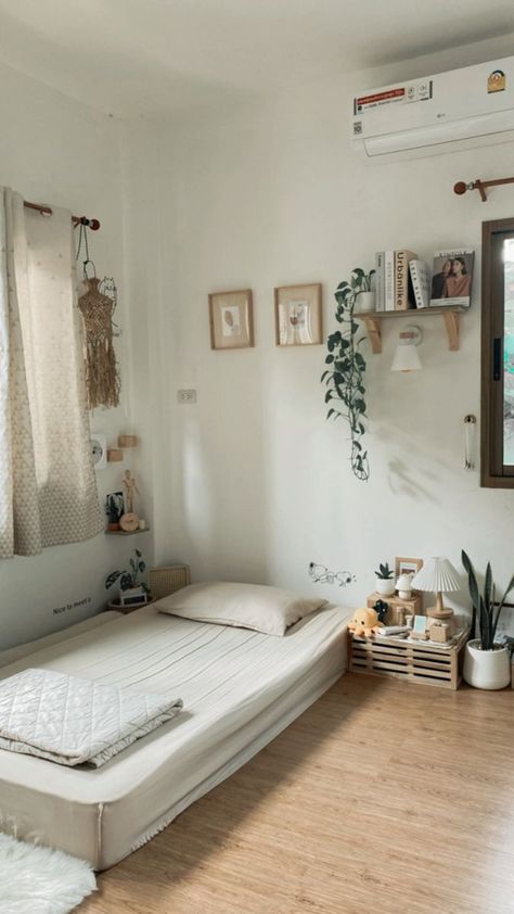 Diy Aesthetic Room Decor Small Spaces, Scandinavian Dorm Room, Simple Bedroom Ideas For Small Rooms Minimalist, Room Inspiration Bedroom Simple, Small Minimalist Bedroom Aesthetic, Decor Kamar Aesthetic Simple, Small Room Ideas Aesthetic Minimalistic, Simple Room Ideas Bedroom Small Spaces, Kost Aesthetic