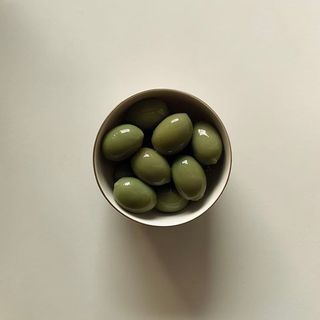 IsabellaGenevieveSolito (@isabellagenevievesolito) • Photos et vidéos Instagram Dirty Martini, Green Olives, Simple Pleasures, Green Aesthetic, Pistachio, Shades Of Green, Martini, Olive Oil, Matcha