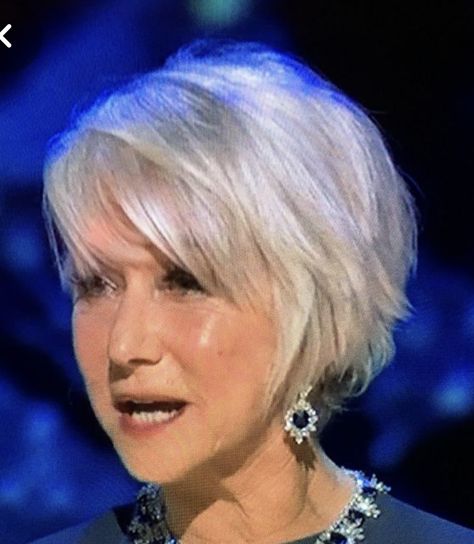 Helen Mirren Hairstyles, Helen Mirren Hair, Hair 50, Short White Hair, Chin Length Hair, Messy Short Hair, Mom Hairstyles, Sassy Hair, Helen Mirren