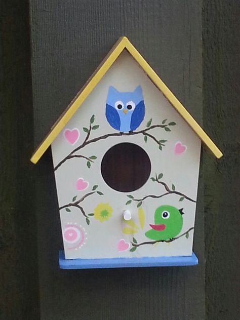 Easy Bird House Painting Ideas, Birdhouse Painting Ideas Easy, Birdhouse Painting Ideas, Hand Painted Birdhouses, Rustic Wood Crafts, Homemade Bird Houses, Birdhouse Craft, Bird Houses Ideas Diy, Fairy House Crafts