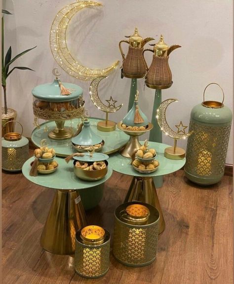 Ramadan Corner, First Day Of Ramadan, Ramadan Table Setting, Iftar Food, Ramadan Table Decor, Eid Ul Fitr Decorations, Ramzan Special Recipes, Ramadan Recipes Iftar, Ramadan Sweets