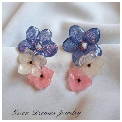 Unique Gifts Women, Hydrangea Dried, Dried Flower Earrings, Floral Resin, Resin Crafts Tutorial, Resin Jewelry Diy, Wedding Petals, Flower Resin, Unique Gifts For Women