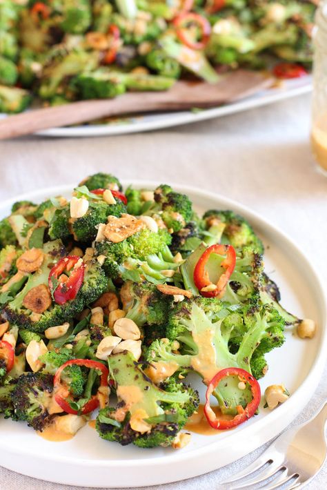 Spicy Broccoli Salad with peanut dressing and crispy garlic chips - vegan & gluten free Peanut Broccoli, Cauliflower Broccoli Salad, Salad With Peanut Dressing, Spicy Broccoli, Charred Broccoli, Garlic Chips, Garlic Dressing, Vegan Entrees, Cholesterol Foods