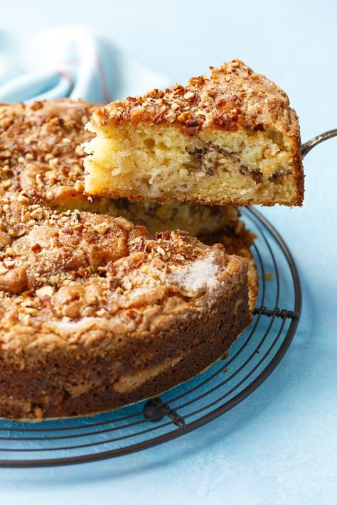 Nutty Sour Cream Coffee Cake with Honeycrisp Apples and Pecans Sour Cream Coffee Cake Recipe, Apple Coffee Cake, Apple Coffee, Buckwheat Cake, Apple Coffee Cakes, Sour Cream Coffee Cake, Coffee Cake Recipe, Crumble Cake, Square Cake Pans