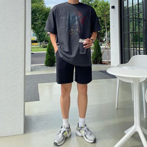 Ootd Short Pants Men, Short Pants Outfit Men Street Styles, Short Pants Outfit Men, American Fashion Men, Short Pants Outfit, Mens Shorts Outfits, Pants Outfit Men, Trendy Boy Outfits, Mens Casual Outfits Summer