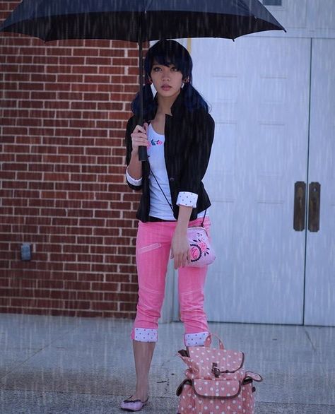 Marinette cosplay Instagram: michigopyon Marinette Inspired Outfit, Marinette Outfits Inspiration, Marinette Irl, Marinette Outfit, Marinette Costume, Miraculous Ladybug Cosplay, Marinette Aesthetic, Miraculous Cosplay, Female Cosplay Ideas