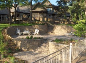 This entertaining patio built into the hill, using Versa-LOK Weathered Mosaic Retaining Wall Stone, has an Incredible River View! Backyard Retaining Walls, Landscaping A Slope, Landscaping On A Hill, Sloped Yard, Sloped Backyard, Pergola Design, Easy Landscaping, Stone Walls, Landscape Plans