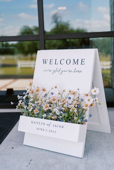 Modern wedding decor