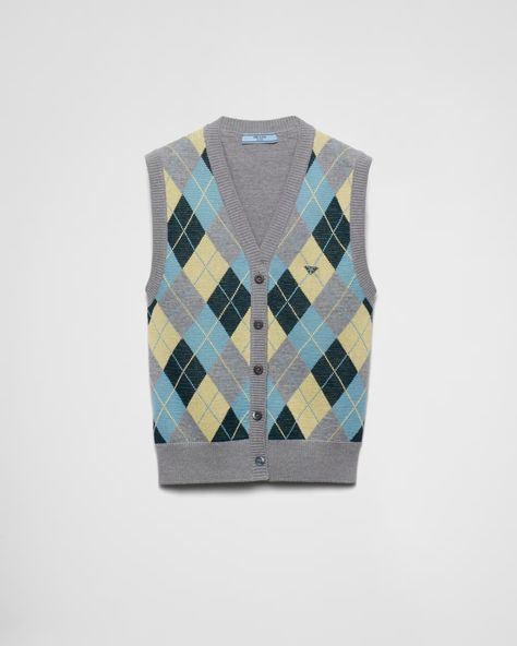 Grey Wool vest with an Argyle pattern | PRADA Grey Wool Vest, Re Edition Prada, Prada Collection, Argyle Pattern, Mens Travel Bag, Denim T Shirt, Jogging Suit, Wool Vest, Silver Jewelry Fashion