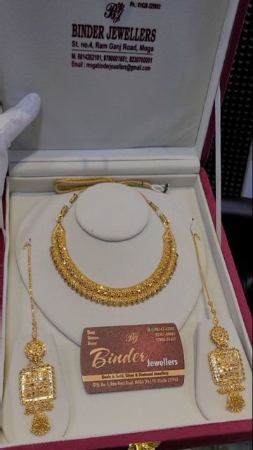 Real Gold Jewelry For Women, Bride With Gold Jewellery, 3 Tola Gold Set Design, 2 Tola Gold Set Design, Necklace Designs Gold Indian, Wedding Gold Jewelry, Gold Set Design, Indian Gold Jewellery, Indian Gold Necklace Designs