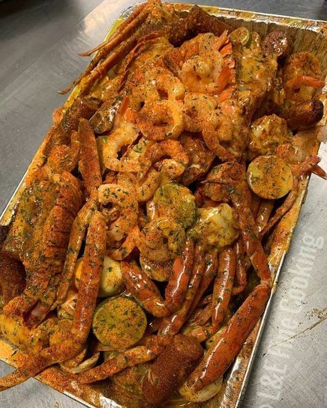 #follow #foodie #food #yummy #seafood #blogging #blogger #blog #dinner #lunch Boil Recipes, Lobster Boil, Boiled Food, Yummy Seafood, Soul Food Dinner, Junk Food Snacks, Cooking Seafood, Seafood Boil, Food Babe