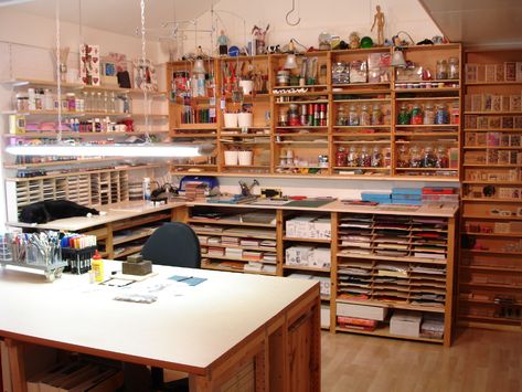 Studio Seni, Basement Art, Home Art Studios, Dream Art Room, Art Studio Storage, House Renos, Room Work, Work Benches, Art Studio Space