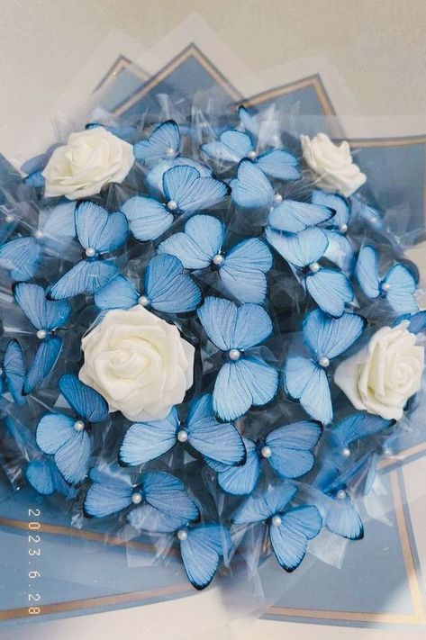 Butterfly bouquet🦋 Blue Butterfly Bouquet, Paper Rose Craft, Butterfly Party Favors, Butterfly Bouquet, Vinyl Art Paint, Ribbon Flowers Diy, Rose Crafts, Flower Bouquet Diy, Ribbon Bouquet