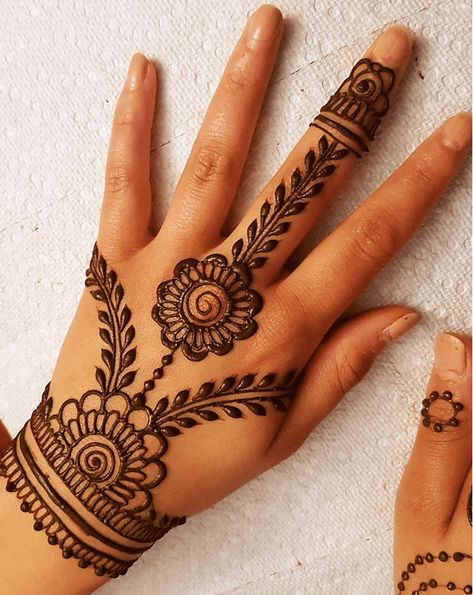 Germany Mehndi Design Images Pictures (Ideas) |  couple tattoo ideas skulls Couple Tattoo Ideas, Simple Arabic Mehndi Designs, Tato Henna, Henna Tattoo Designs Hand, Simple Henna Tattoo, Tattoo Henna, Mehndi Designs For Kids, Couple Tattoo, Simple Mehndi Designs Fingers