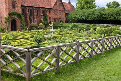 Knot & Herb Garde, Hatfield House England | Plant & Flower Stock Photography: GardenPhotos.com Flower Bed Along Fence, Gravel Courtyard, Lattice Garden, House England, Hatfield House, Lattice Fence, Flower Stock, Fence Landscaping, Lan Can