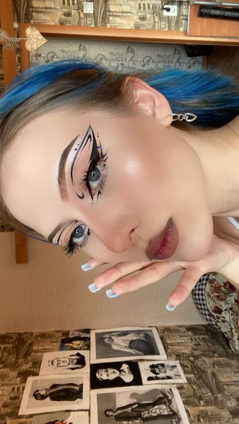 Ateez Makeup Inspired, Extreme Makeup Looks, Cool Eyeliner Designs, Uv Paint, Graphic Makeup, Rave Makeup, Swag Makeup, Eye Makeup Designs, Dope Makeup