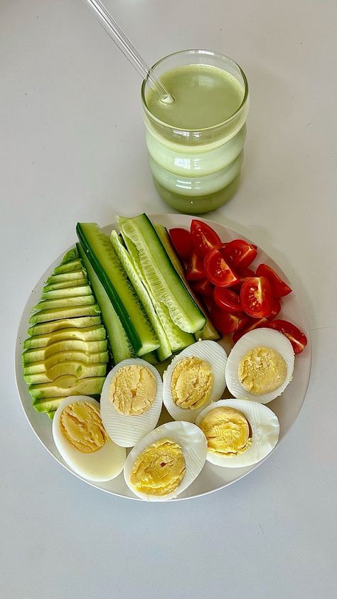 Healthy Food Ideas Aesthetic, Healthy Foods For Women, Aesthetic Matcha, Eggs Avocado, Healthy Lunch Snacks, Healthy Food Menu, Healthy Food Inspiration, Healthy Food Dishes, Makanan Diet